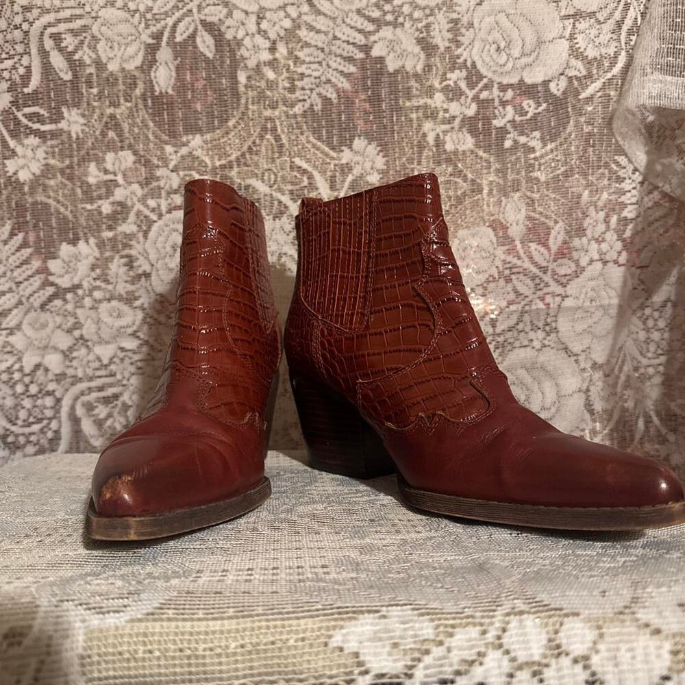 The ultimate statement boots - Picture 1 of 7